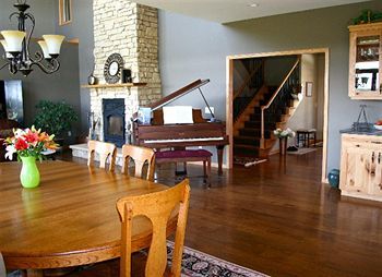 Springdale Inn Mount Horeb Экстерьер фото